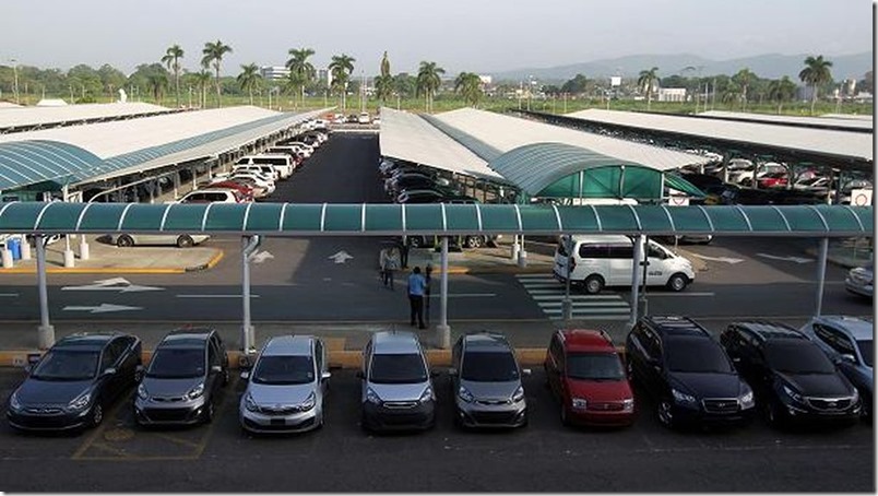 Estacionamiento Tocumen - Foto de La Prensa de Panama