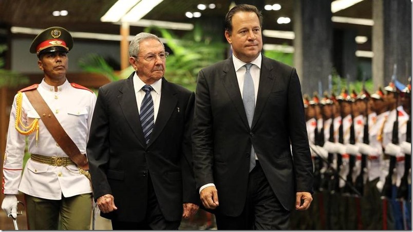 Juan-Carlos-Varela-Y-Raul-Castro-Foto-EFE